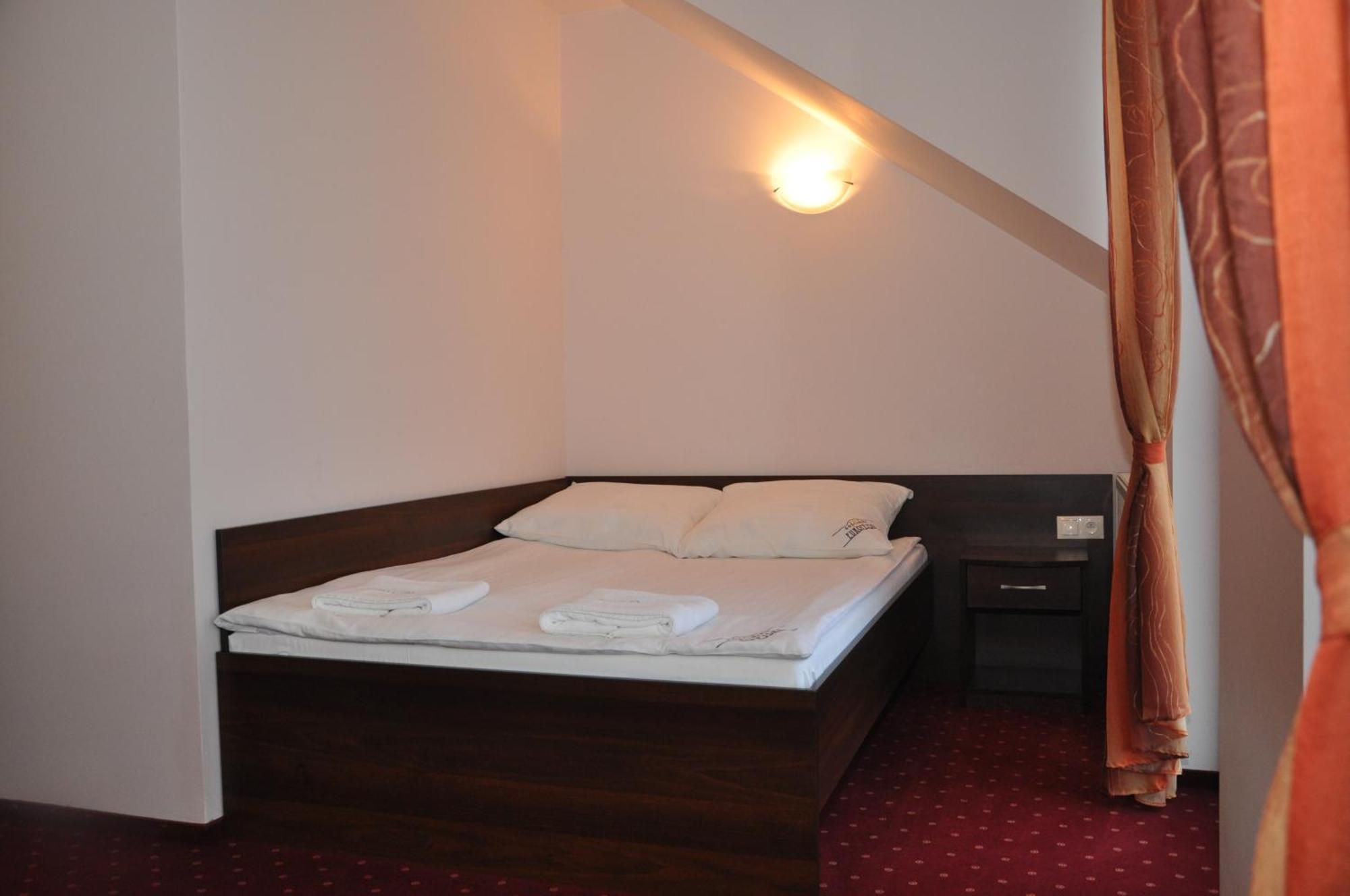 Gosciniec Europejski Miedziana Góra Kamer foto