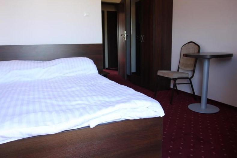 Gosciniec Europejski Miedziana Góra Kamer foto