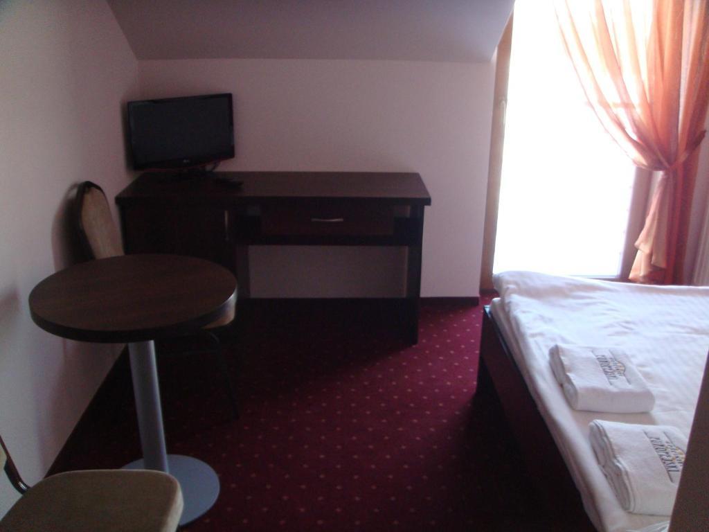 Gosciniec Europejski Miedziana Góra Kamer foto